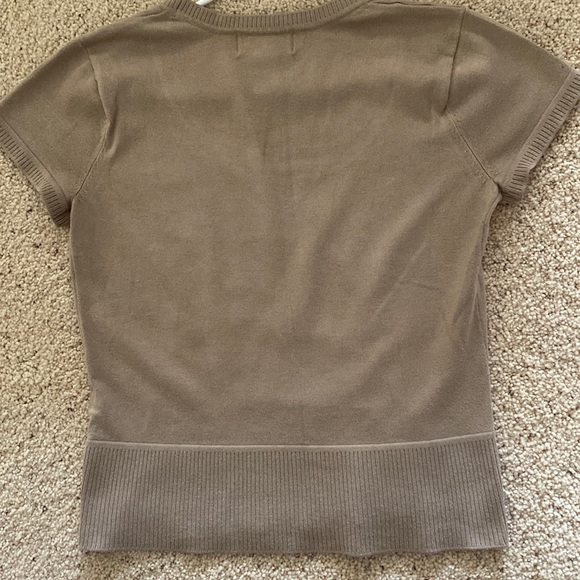 Medium cap sleeve, u neck top - Picture 4 of 4